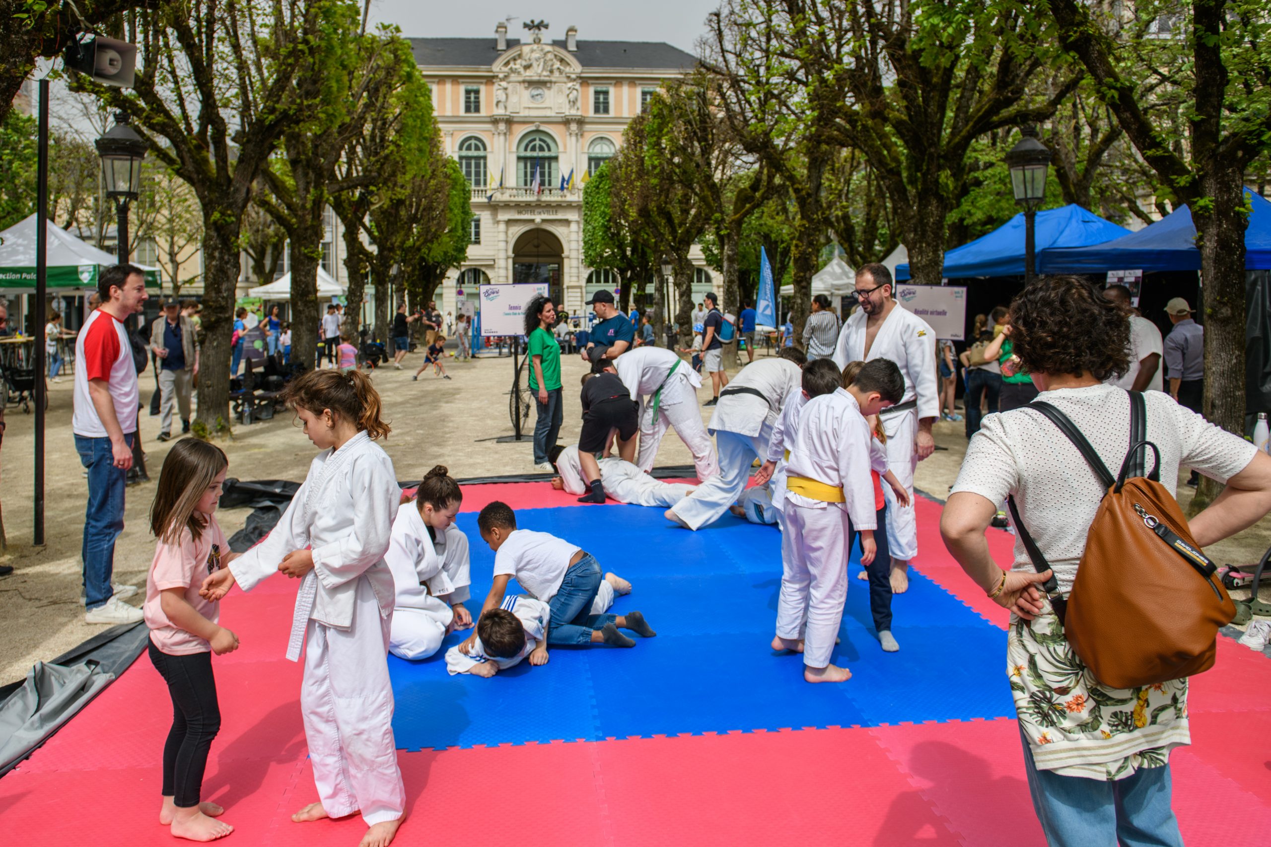 Boulevard du sport, place Royale à Pau, démonstration découverte  de judo
