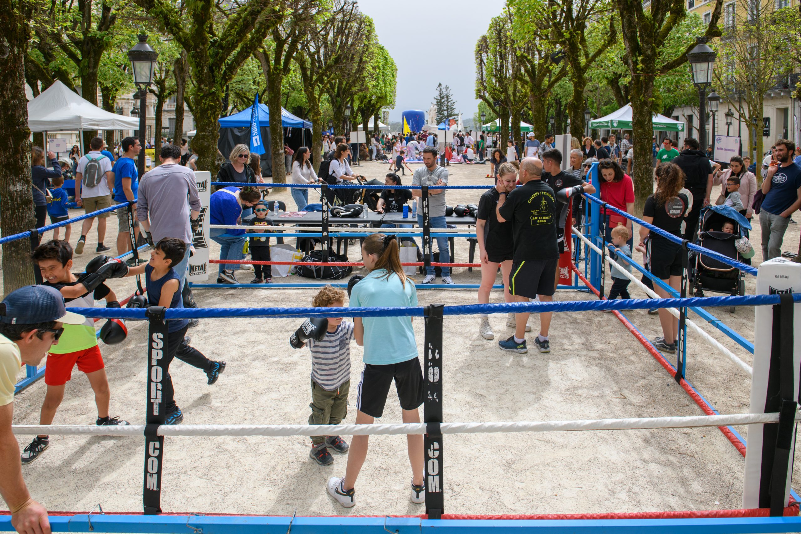 Boulevard du sport, place Royale à Pau, démonstration découverte  de boxe