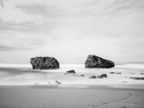 Biarritz, plage de Milady, les rochers, pause longue, tirage d’art  noir et blanc