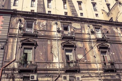 Naples / Napoli, façade d'immeuble